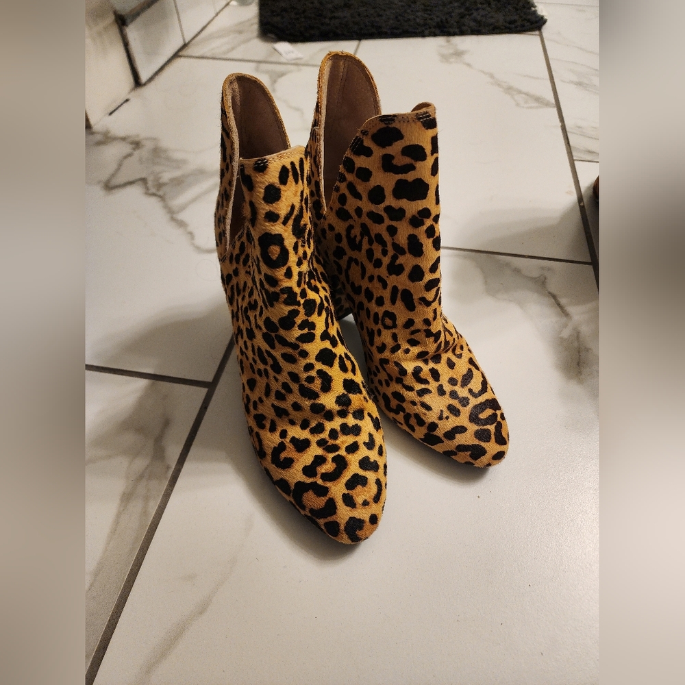 Steve Madden leopard Ankle Boots size 7